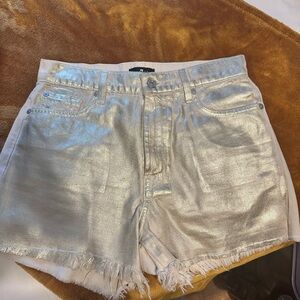 7 For All Man Kind / worn once / Super cute shorts! Size 27